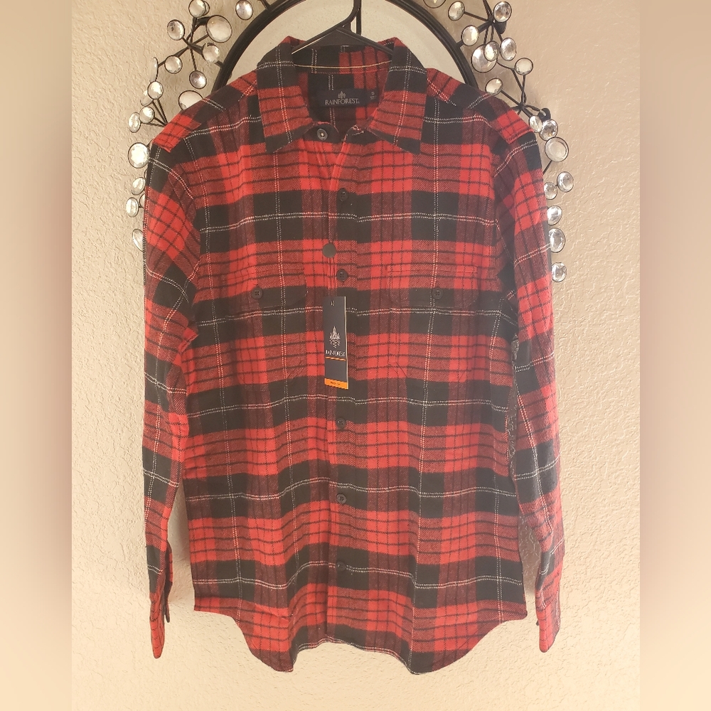 NWT. Red and black Checkered Men button up top